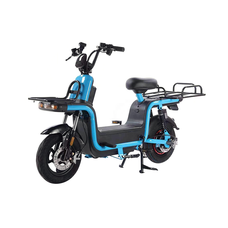 Jak rozkład masy i środek ciężkości tego motocykla elektrycznego wypada w porównaniu z równoważnymi motocyklami ICE?
