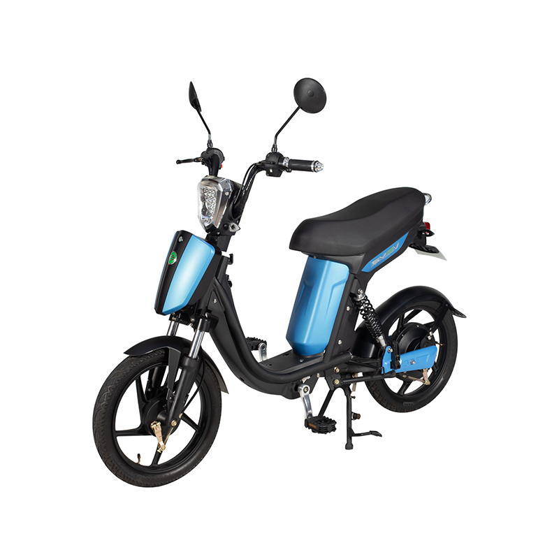 Jak ochrona przed wiatrem oferowana przez owiewkę Versatile Motorcycle wypada w porównaniu z innymi motocyklami przeznaczonymi do długodystansowej jazdy w wielu terenach?